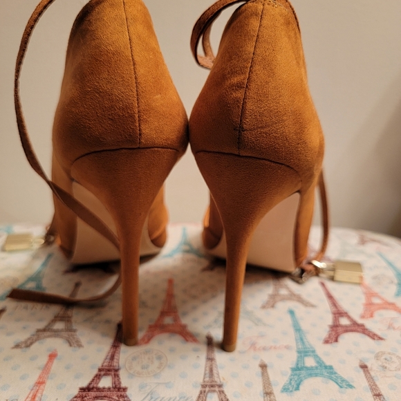 JUST FAB - Cinthya Tan heels - Picture 3 of 8